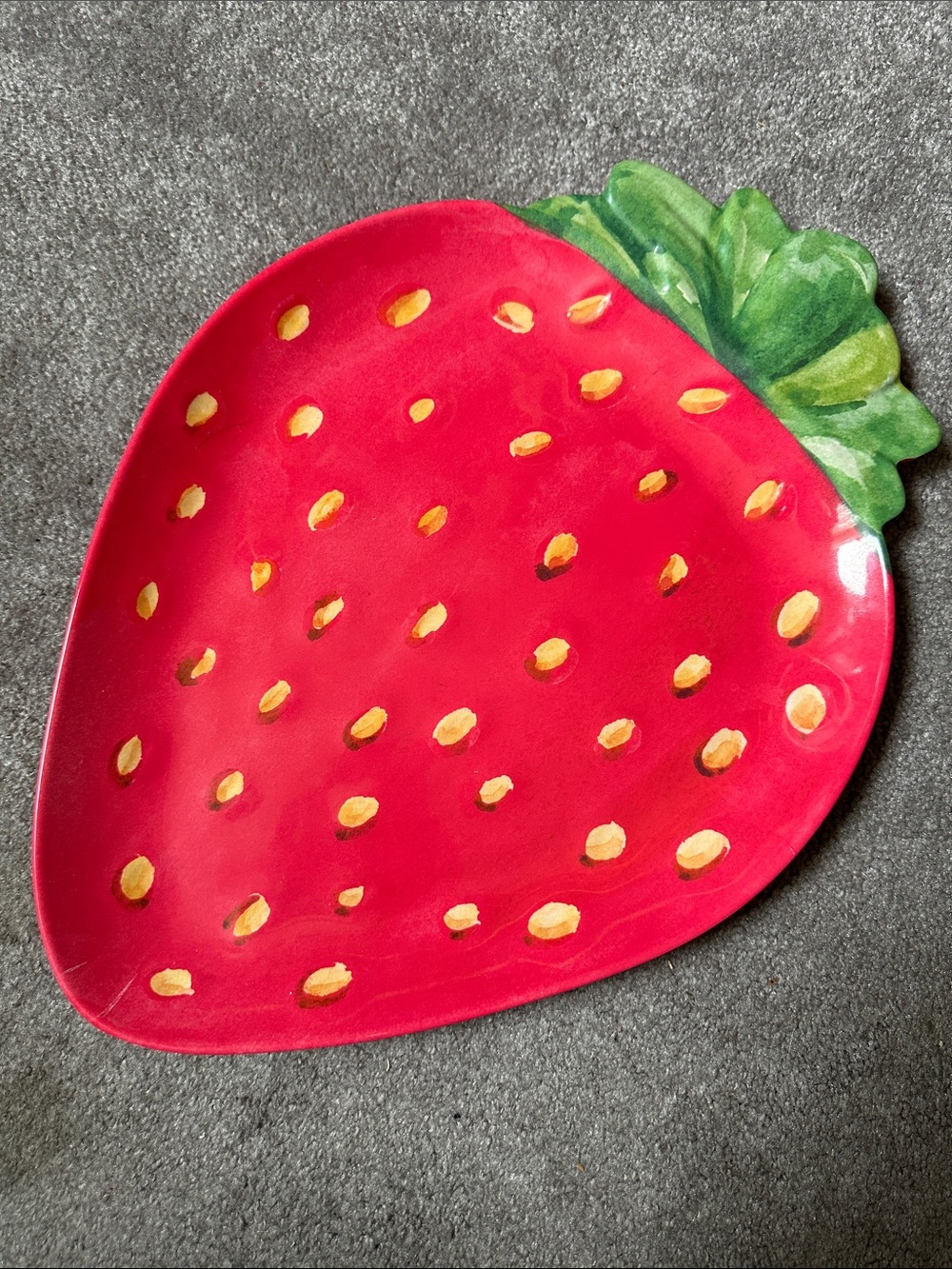 Strawberry-Shaped Serving Platter Melamine XL Red
